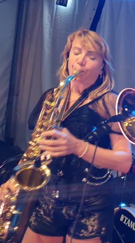 oktoberfest-band-saxophone